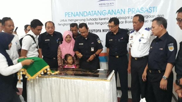 Tangis Istri Masinis Warnai Penandatanganan Prasasti Tragedi Sancaka