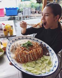 Siapa Mau Coba Habiskan Nasi Hainan Jumbo Seberat 3 Kg?