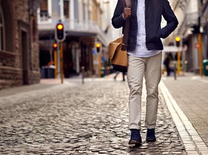 Kisah Pilu Pria Kena PHK, Mudik Jalan Kaki Hingga Sol Sepatu Hampir Lepas