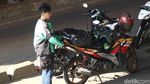 Duh! Ojek Online Kuasai Jalan Mangga Dua Raya