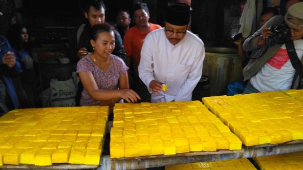 Produsen Tahu Kediri Keluhkan Harga Bahan Baku kepada Gus Ipul