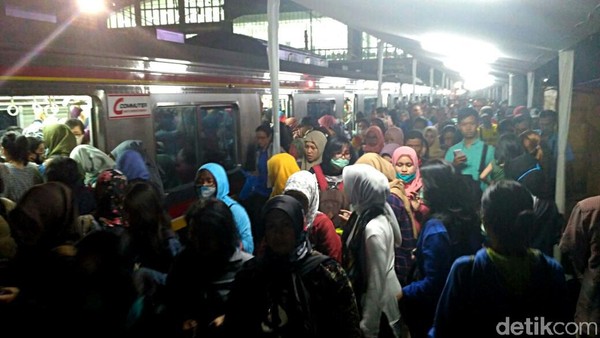 Horor Stasiun Duri Belum Sirna