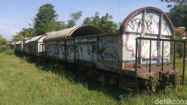 Gerbong mangkrak yang diduga menjadi tempat mesum di Purworejo. 