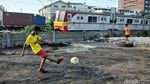 Potret Kehidupan di Pinggir Rel Kereta Api Jakarta