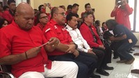 Pengadilan Tata Usaha Negara (PTUN) mengabulkan gugatan Partai Keadilan dan Persatuan Indonesia (PKPI). PTUN memutuskan memerintahkan KPU menerbitkan SK untuk PKPI sebagai peserta Pemilu 2019. Pembacaan putusan ini dihadiri langsung oleh Ketum PKPI Hendropriyono.