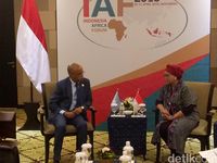 Menlu RI Retno LP Marsudi dan Wamenlu Somalia Mukthtar Mahat Da'ud melakukan pertemuan bilateral