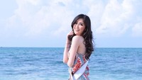 Sudah di pantai, saatnya foto-foto! (soniafergina/Instagram)