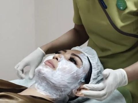 Fantastis! Perawatan Wajah Ayu Dewi Seharga Motor Sport