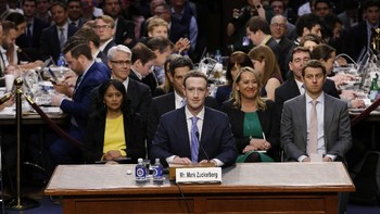 Zuckerberg bersama timnya. Foto: Reuters
