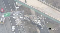 Akibatnya tampak bir-bir tersebut berserakan di jalanan. (Foto: Dok. ABC News)