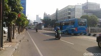 Bus TransJakarta juga kini tak lagi diekori motor-motor di busway yang menghindari macet (Foto: Samsudhuha Wildansyah/detikcom)