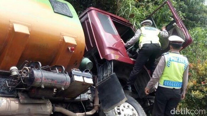 3 Pekerja Jalan Tewas Ditabrak Truk Pengangkut Minyak Sawit