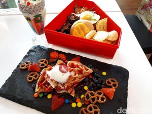 DC Comics Superheroes Cafe: Yummy! Burger Superman dan Milkshake Joker di Kafe Instagramable