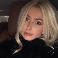 Di malam kecelakaan tersebut, dia sempat mengunggah video Instastory di pesawat sebelum berangkat. Off to Vesga, begitu caption-nya. Mariah terlihat tersenyum dengan teman-teman lainnya yang menjadi korban kecelekaan pesawat tersebut. Foto: Instagram