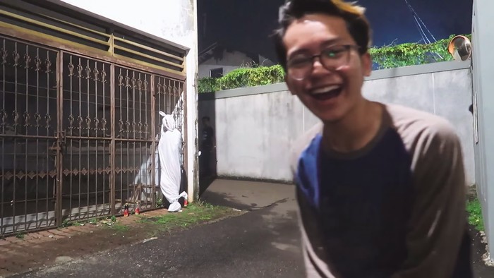 Potret Kemarahan Ibu Ibu Akibat Aksi Prank Pocong Erlanggs Cs View the daily youtube analytics of erlanggs and track progress charts, view future predictions, related channels, and track realtime live sub counts. ibu akibat aksi prank pocong erlanggs cs