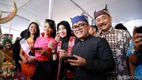 Banyuwangi menggelar Festival Banyuwangi Kuliner (Bakul) yang berlangsung meriah. Tema kuliner lokal yang diangkat tahun ini adalah Ayam Kesrut. (Ardian Fanani/detikTravel)