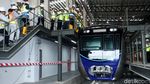 Ajak Anak, Anies Cek 12 Gerbong Pertama Kereta MRT