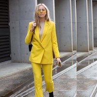 Violet Atkinson bertemu dengan Cameron 15 tahun lalu di sebuah surf club. Selain jadi pengacara, keseharian wanita 24 tahun ini juga disibukkan dengan menghadiri berbagai event ekslusif dan jadi bintang podcast yang membahas fashion. Foto: Instagram