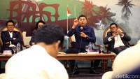 Dialektika tersebut mengambil tema Putusan PN Jakarta Selatan Mengenai Century, Bisakah Budiono Tersangka?