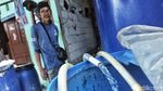 Potret Sulitnya Air Bersih di Muara Kamal