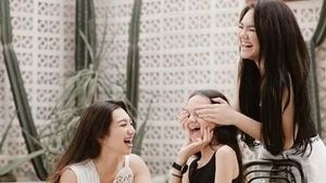 Be Happy! Senyum Putri Sarita saat Liburan Bersama