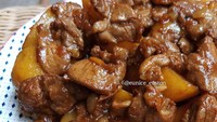 Duh, bikin ngiler banget! Semur daging dan kentang buatan akun @eunice_euston ini tidak berkuah. Justru mirip dengan teriyaki, tapi kalau dimakan pakai nasi pulen hangat pasti enak! Foto: Istimewa