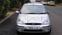 Siap-siap mobil dicoret dengan tulisan Idiot seperti ini kalau suka parkir sembarangan. Foto: Turbo ROTFL