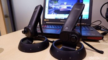 Perangkat ini hadir dengan dua layar LCD beresolusi 1.440 x 1.440 pixel dengan kerapatan 706 ppi. (Foto: detikINET/Adi Fida Rahman)