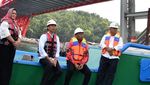 Foto: Potret Mesra Jokowi-Iriana Sepayung Berdua di Jayapura