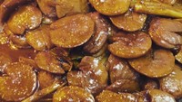 Wah, satu kuali semur jengkol khas Betawi ini diunggah akun @enjoyjakarta.id. Ini dia semur jengkol yang biasa dijual di tukang nasi uduk pinggir jalan. Nasi uduk dan semur jengkol memang paduan yang pas, bagi penyuka jengkol pastinya! Foto: Istimewa