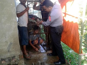 Cerita Pilu Pria Sukabumi Terkurung Sangkar Besi