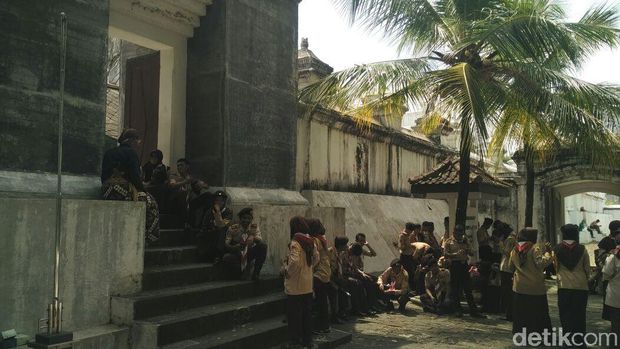 Hari Bapak Pramuka, Ratusan Pegiat Ziarahi Makam Sultan HB IX