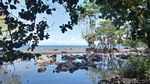 Pantai Ini Isinya Bukan Bule Berbikini, Tapi...