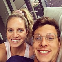 Atlet renang Mitchell Larkin mengencani sesama perenang yakni Emily Seebohm. Keduanya berpacaran sejak 2015. Foto: Instagram