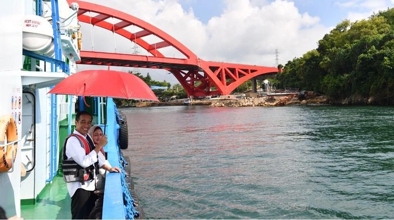 Presiden Jokowi meninjau pembangunan Jembatan Holtekamp di Jayapura (Laily Rachev/Biro Pers Setpres) Presiden Jokowi meninjau pembangunan Jembatan Holtekamp di Jayapura (Laily Rachev/Biro Pers Setpres)