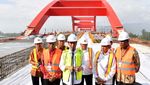 Gandeng Istri, Jokowi Cek Proyek Jembatan Kebanggaannya di Papua