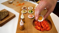 Restoran ini menawarkan 11 menu makanan ekslusif yang berubah sesuai musim. Mulai dari hati angsa yang dibaluri karamel, hingga cheesecake yang diasap dengan kaviar. Foto: Istimewa