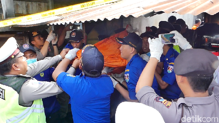 Rumah Terbakar, Istri Petugas Pemadam Kebakaran Ditemukan Tewas