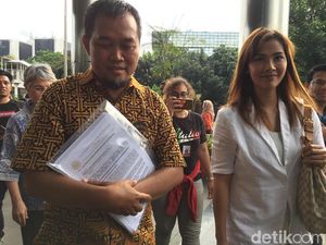 Menangi Praperadilan Century, Boyamin Ditemani Nadia Mulya ke KPK