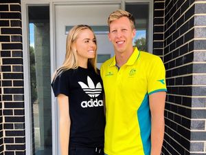Pengacara Hingga Fotografer, Cantiknya Pacar Para Atlet Australia