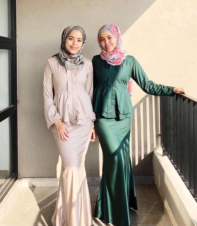 Memakai baju kurung berpotongan peplum khas Melayu, membuat mereka tampil anggun dan tampak dewasa. Foto: Instagram