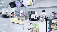  Setelah puas bermain, Anda bisa memesan beragam jus, kopi, es krim gelato, dan beberapa dessert lezat yang bisa membuat tubuh kembali segar. Lalu kembali bermain!Foto: seoulspace.com