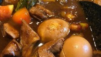 Wah semur tahu campur telur buatan akun @damanikwelling ini diberi irisan tomat. Kuahnya sengaja tidak dibuat terlalu kental. Pasti rasanya manis, gurih, dan ada jejak asam dari tomat. Yummy! Foto: Istimewa