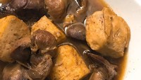 Menggabungkan tahu dan ati ampela, akun @muthiamarthab membuat semur kuah yang tidak terlalu kental atau pun berwarna pekat. Pecinta ati ampela pasti ngiler liat kreasi semur yang satu ini. Foto: Istimewa