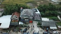 Suasana dari atas rumah mewah milik bos penjual miras oplosan. (Foto: istimewa)