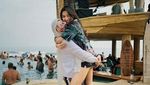 Be Happy! Senyum Putri Sarita saat Liburan Bersama