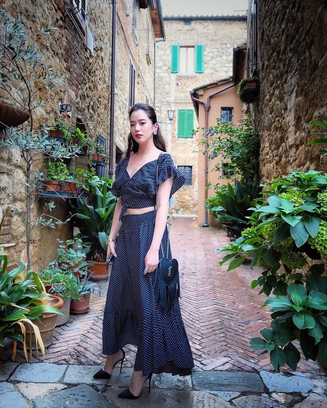 Memiliki tubuh yang tinggi semampai, ternyata ia dulu pernah aktif di dunia model. Foto: Instagram/Arissa Cheo