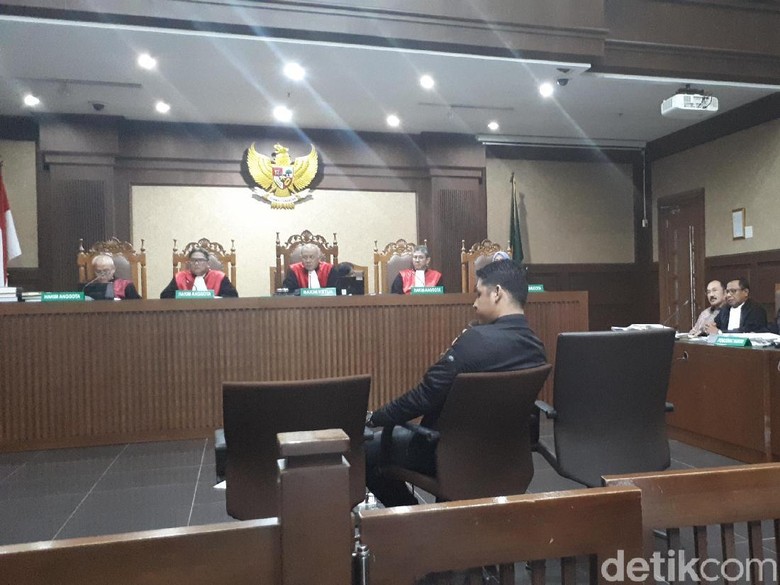 Cecar Anak Buah Fredrich, Jaksa KPK Singgung Bakpao Lagi Cecar Anak Buah Fredrich, Jaksa KPK Singgung Bakpao Lagi