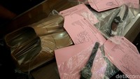 Beberapa barang bukti berhasil diamankan oleh Polisi.