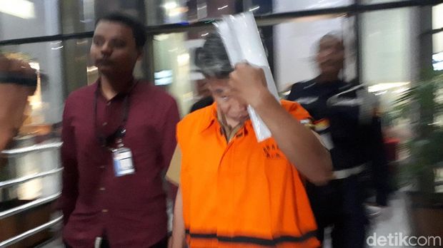 KPK Tahan 3 Tersangka Suap Bupati Bandung Barat